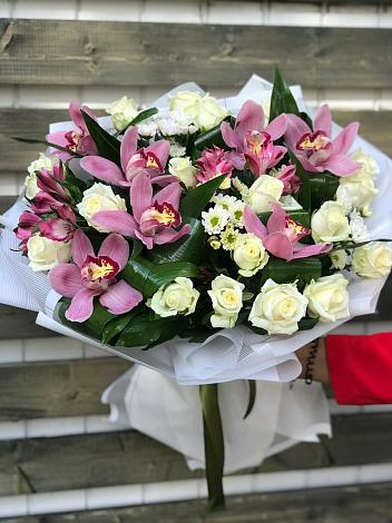 Букет цветов из: Розы и Хризантемы в Солнечногорск-30