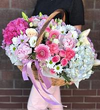 Композиция солнечный день в Солнечногорск-30 Цветочная композиция из Розы, Хризантемы, Пионы и Лизиантусы в корзине в Солнечногорск-30
